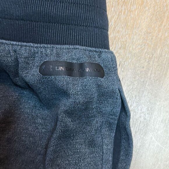 Under Armour Unstoppable Bermuda Sweat Shorts - Picture 8 of 10